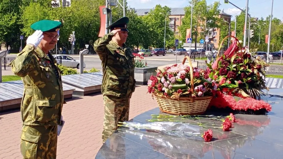Ветераны‑пограничники возложили цветы к Обелиску Славы в Домодедове