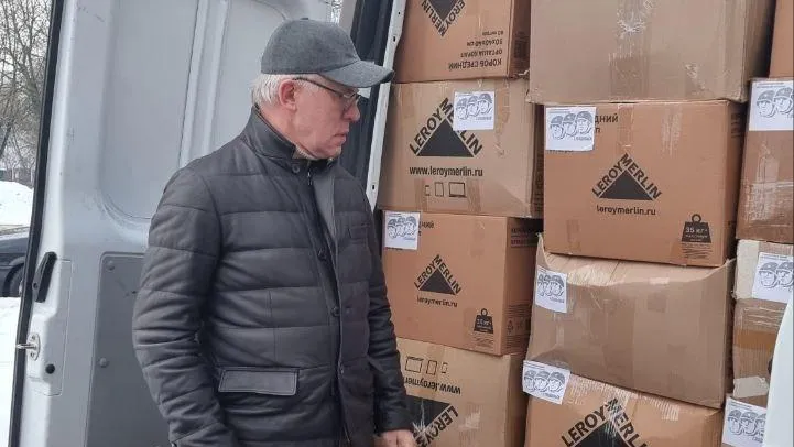 Депутат Госдумы Фетисов принял участие в сборе и отправке гуманитарного груза в Подольске