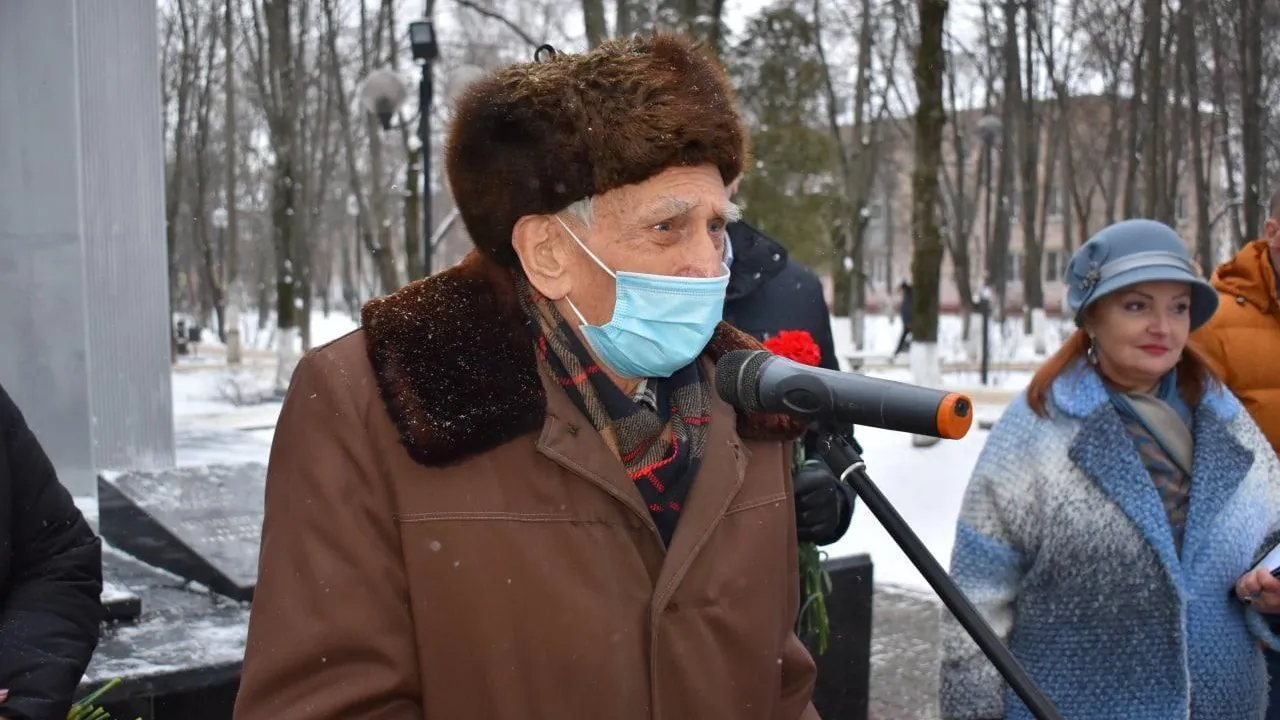 100‑летний ветеран ВОВ открыл в Балашихе митинг в честь 80‑летия битвы под Москвой