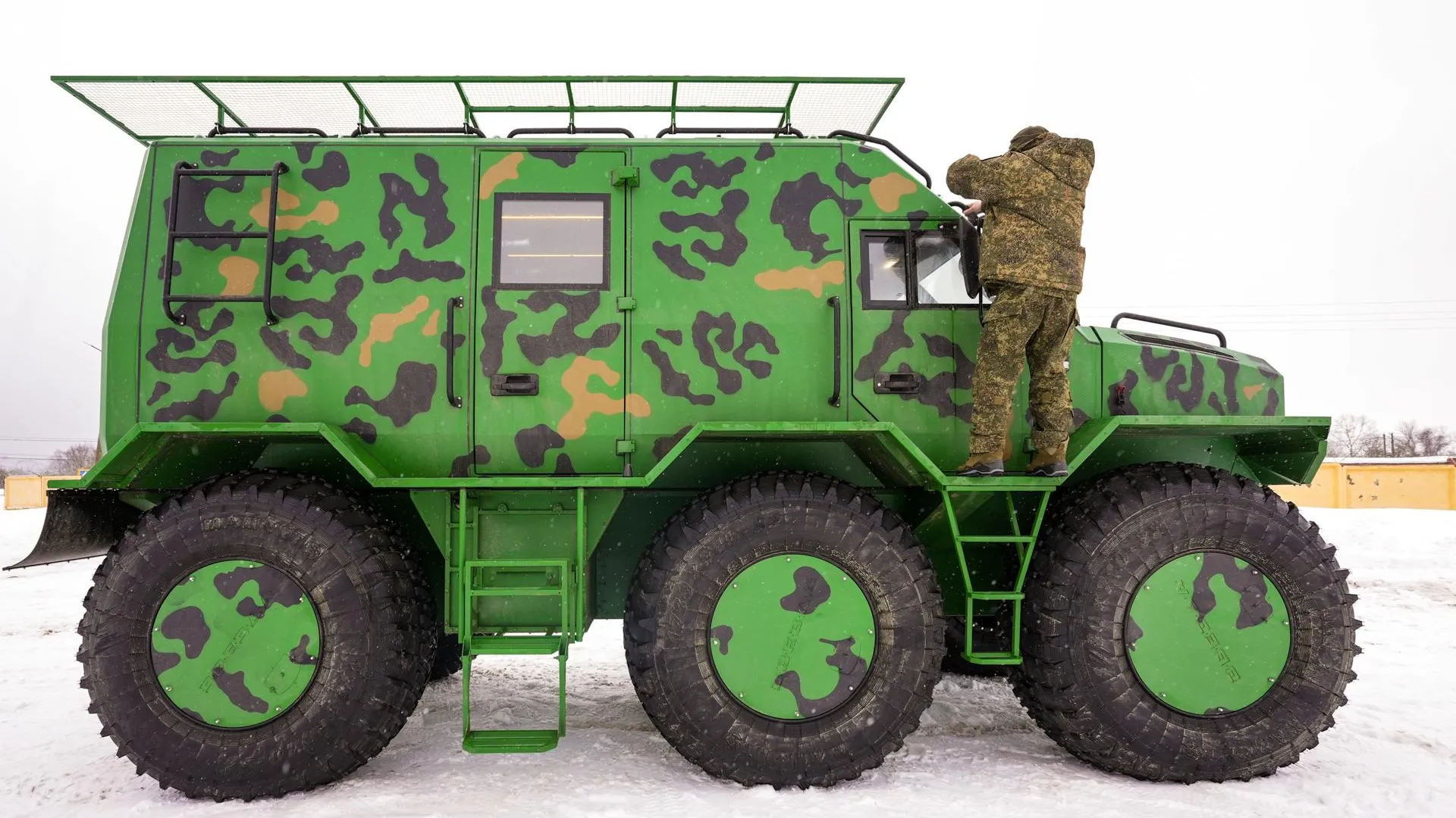 Бойцам СВО из Подмосковья передали вездеход в рамках акции «Доброе дело»