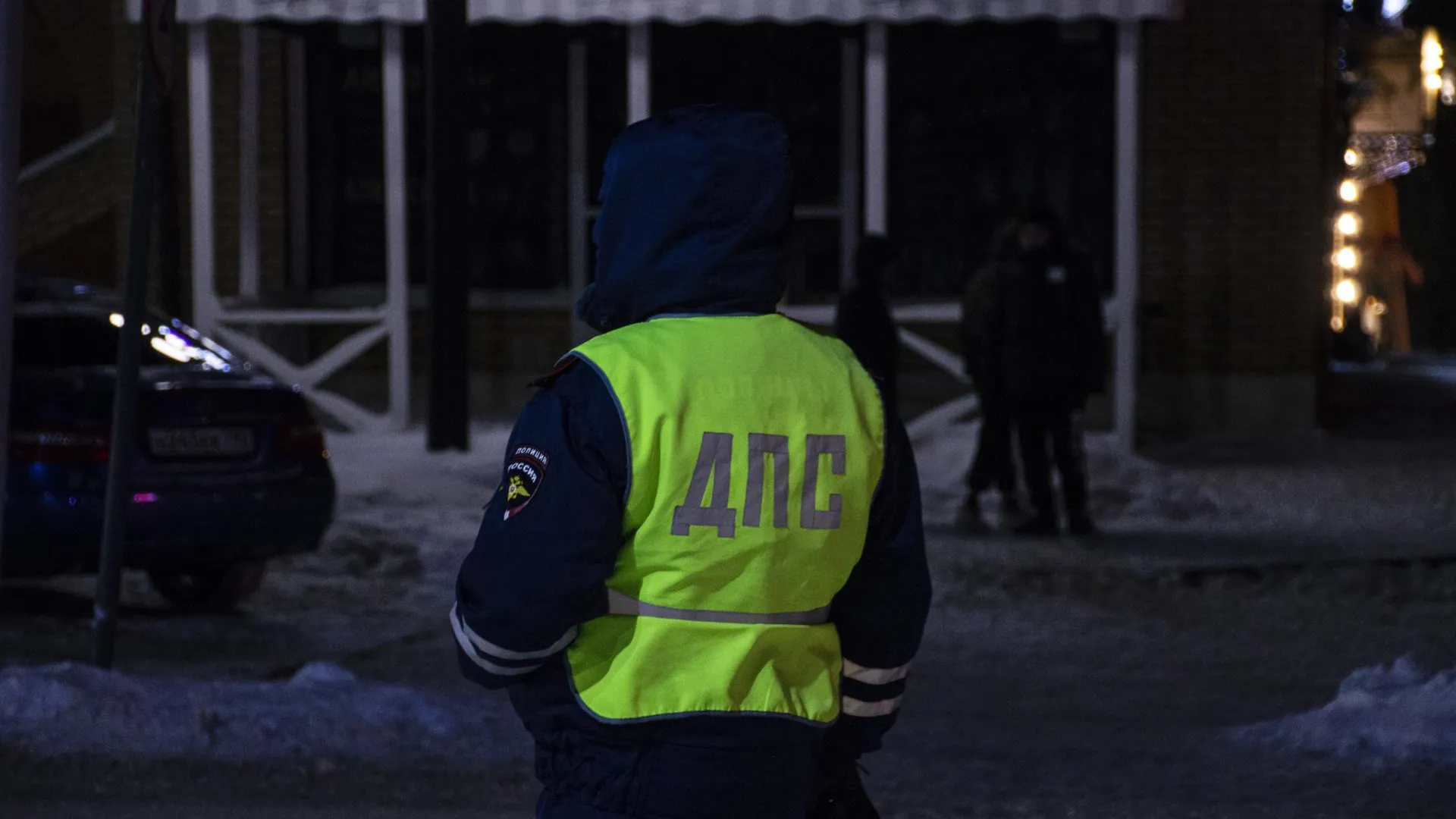 SHOT: вооруженные мужчины угрожали убить инспекторов ГИБДД в Кузбассе