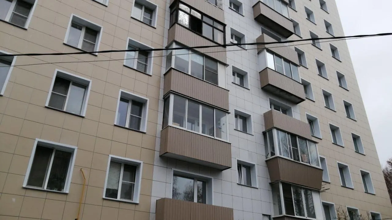 В Подольске подрядчикам по ремонту фасадов сделали замечание из‑за мусора
