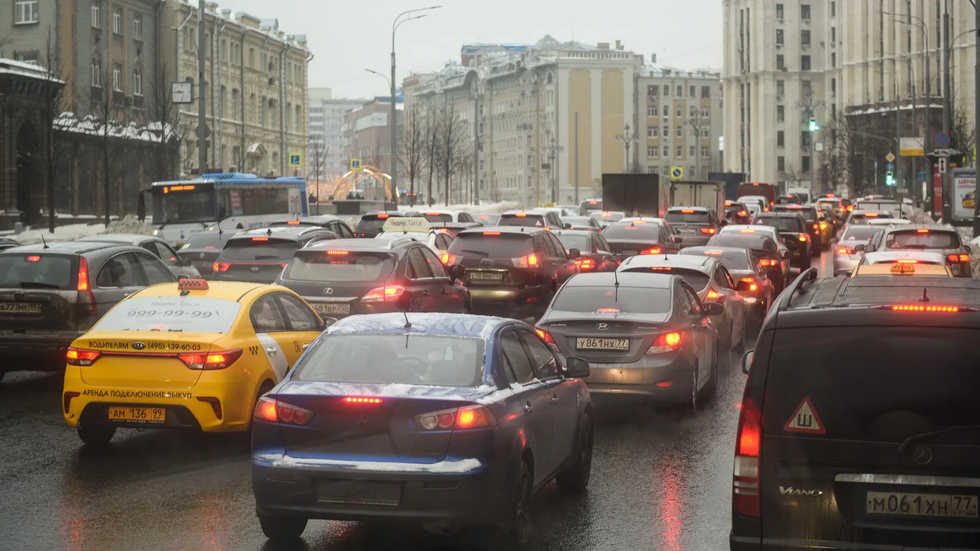 Пробки в Москве достигли 7 баллов днем во вторник