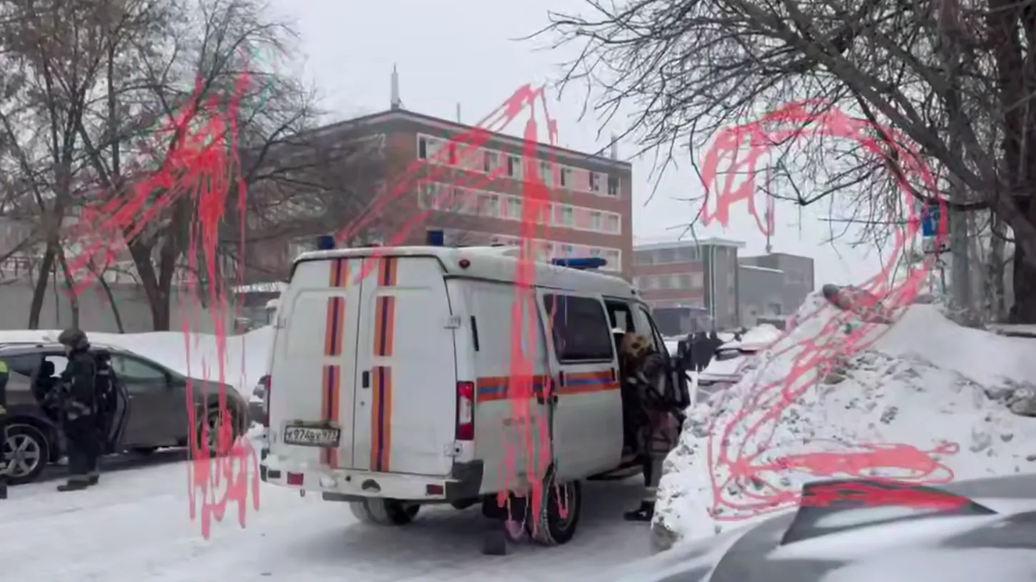 Двое мужчин выпрыгнули из окон при пожаре в хостеле Москвы и сломали позвоночник