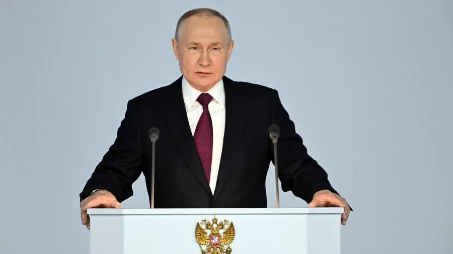 Политолог Кисляков: не надо ждать одной военной риторики в послании Путина к ФС