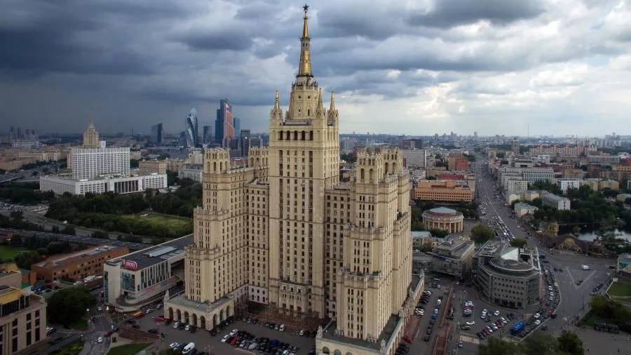 Высотку на Кудринской площади в Москве начали восстанавливать после взрыва