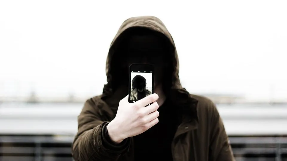 В Мытищах школьник упал с балкона при попытке сделать селфи для чата знакомств