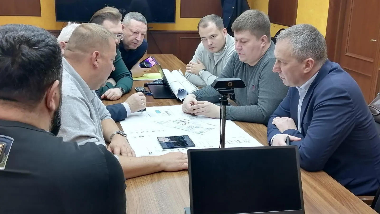 Глава Наро-Фоминска обсудил с подрядчиками реконструкцию площади Молодежная