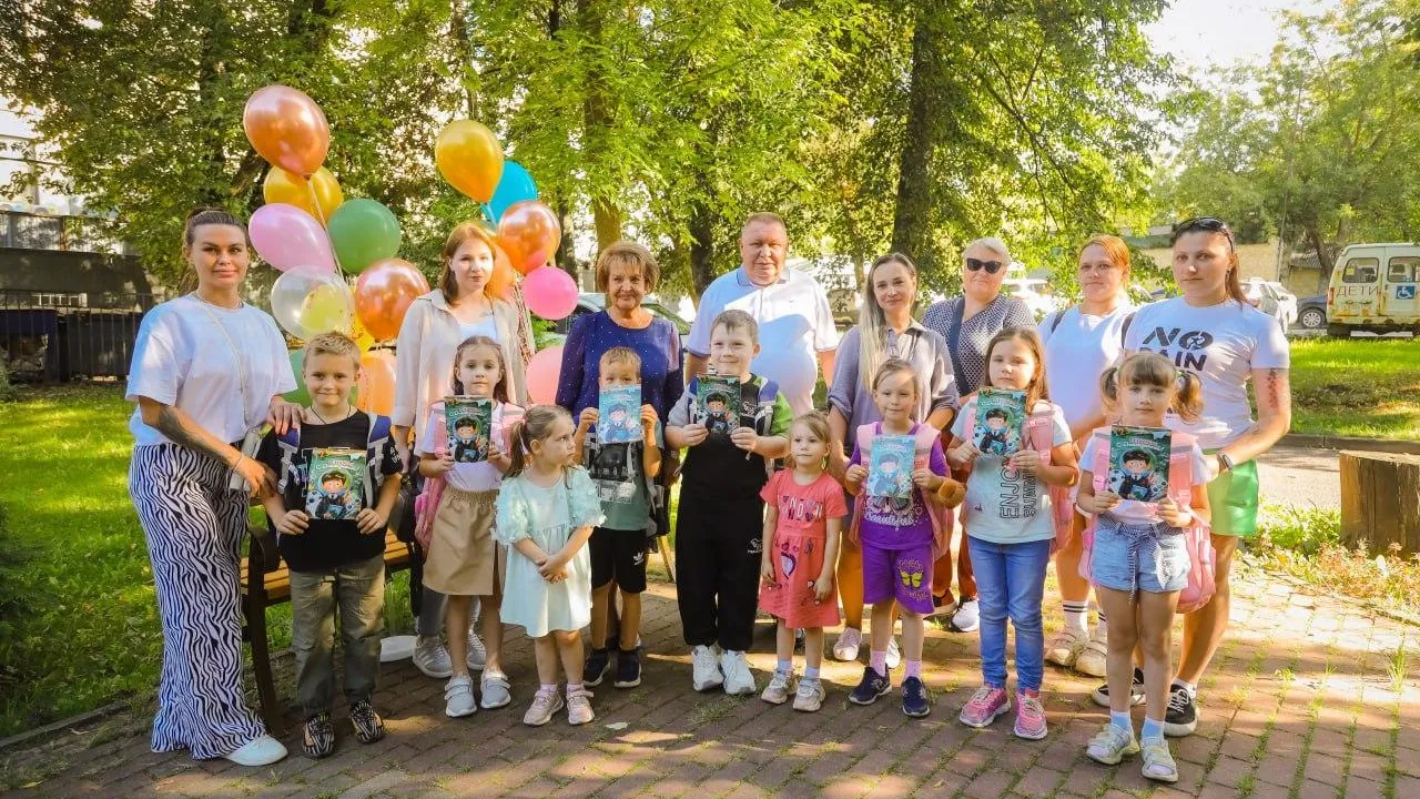 В Сергиевом Посаде вручили рюкзаки и школьные принадлежности первоклассникам из малообеспеченных семей