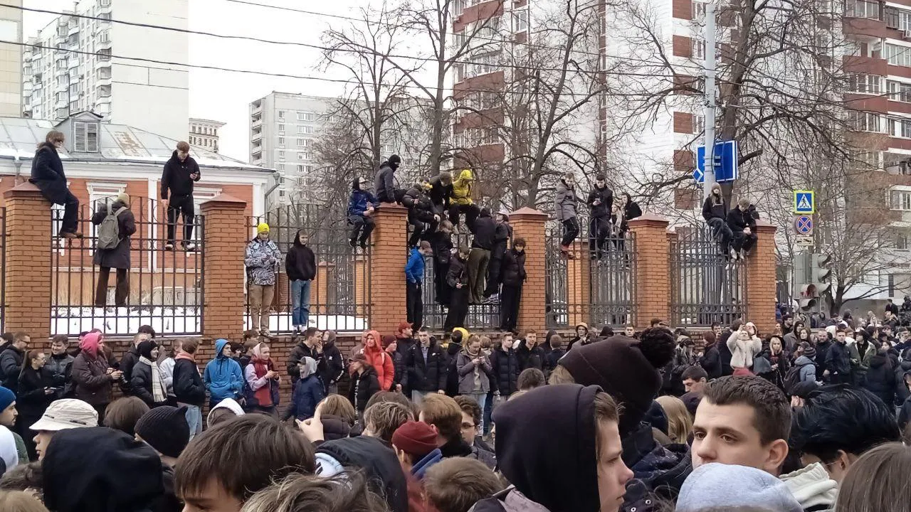 «Мы видим, кто его ученики»: священник осудил поведение фанатов Паши Техника