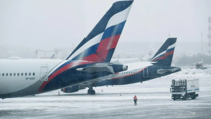 Более 50 рейсов задержаны в московских аэропортах из-за мощного снегопада