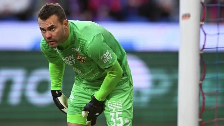 Акинфееву нужно самому решить, уходить ли из футбола — Мостовой