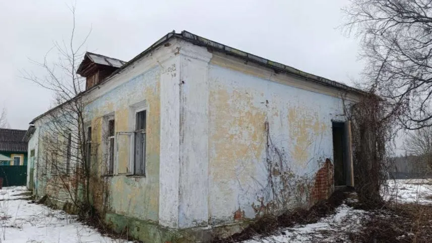 В Клину демонтировали аварийное здание деревенского клуба