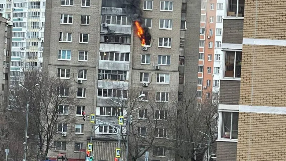 Человек пострадал при пожаре в квартире на Инициативной улице в Люберцах
