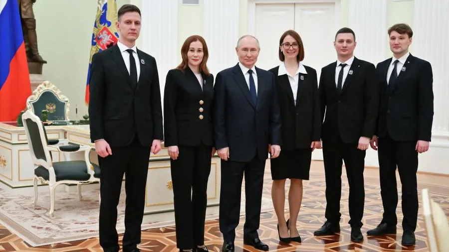 Путин вручил премии молодым ученым