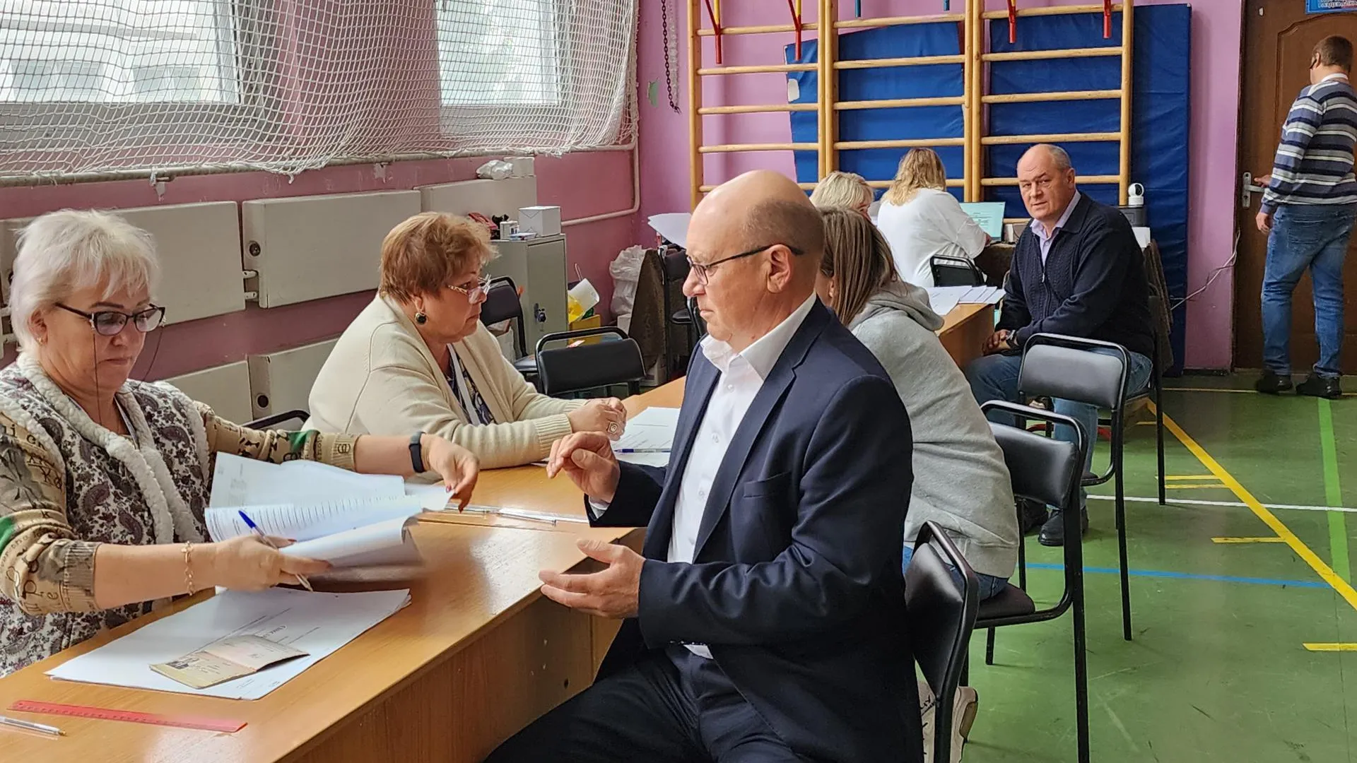 Депутат Совета депутатов округа Мытищи Юрий Казанов проголосовал на выборах губернатора