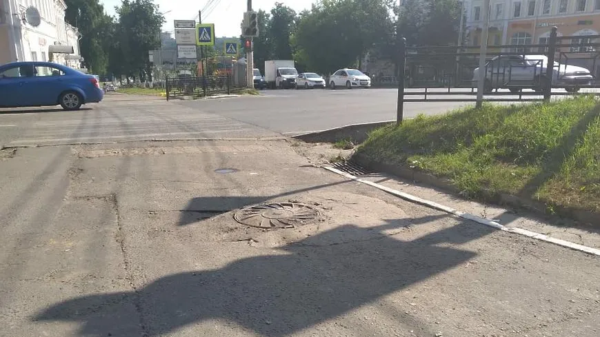 Коммунальщики устранили засор сети водоотведения на проспекте Ленина в Подольске