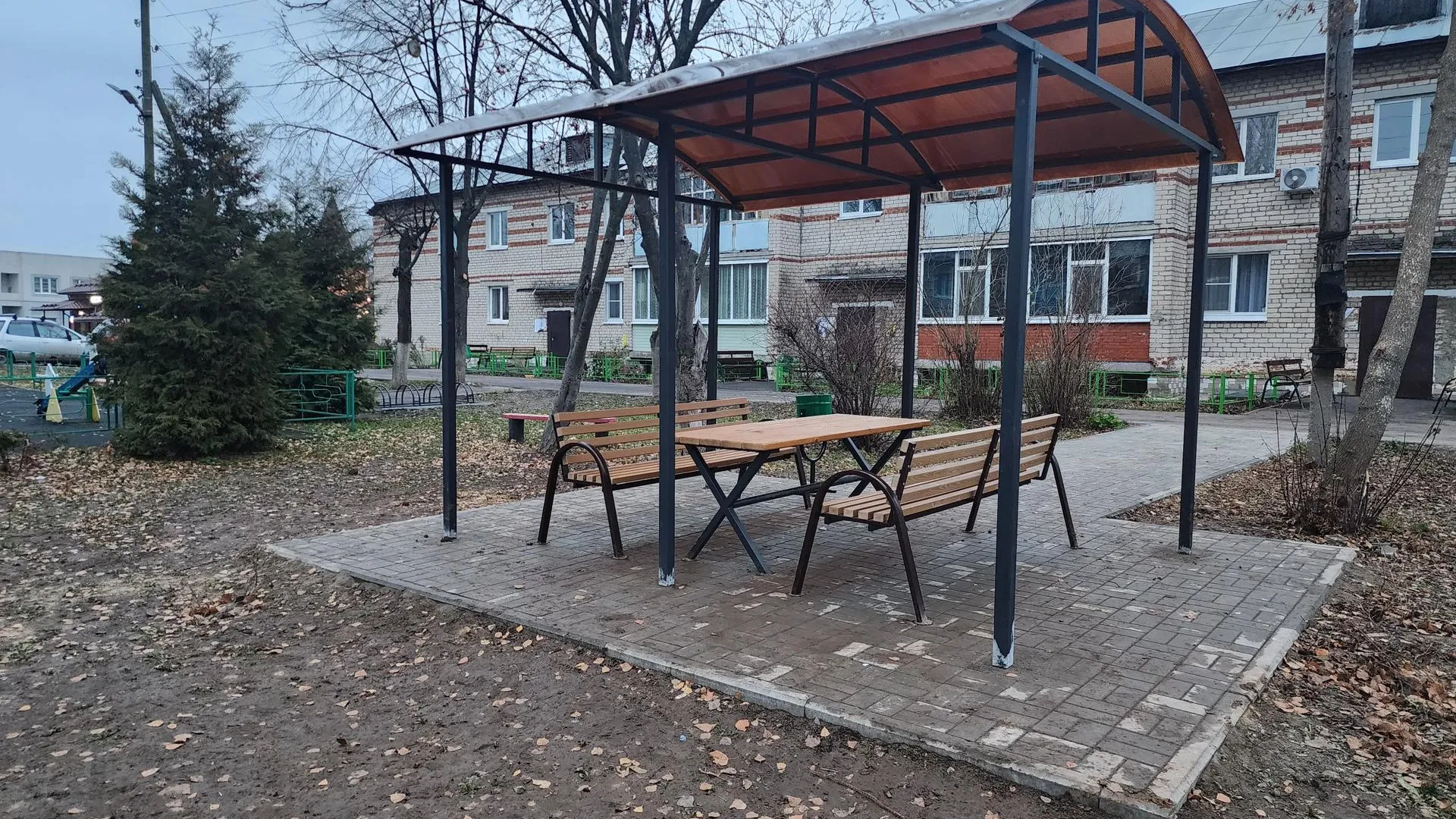 В деревне Мендюкино Зарайска благоустроили двор