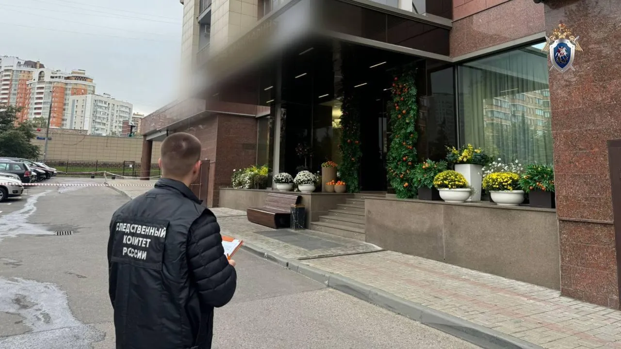 Выпавшая с 10 этажа малышка скончалась в больнице в Москве