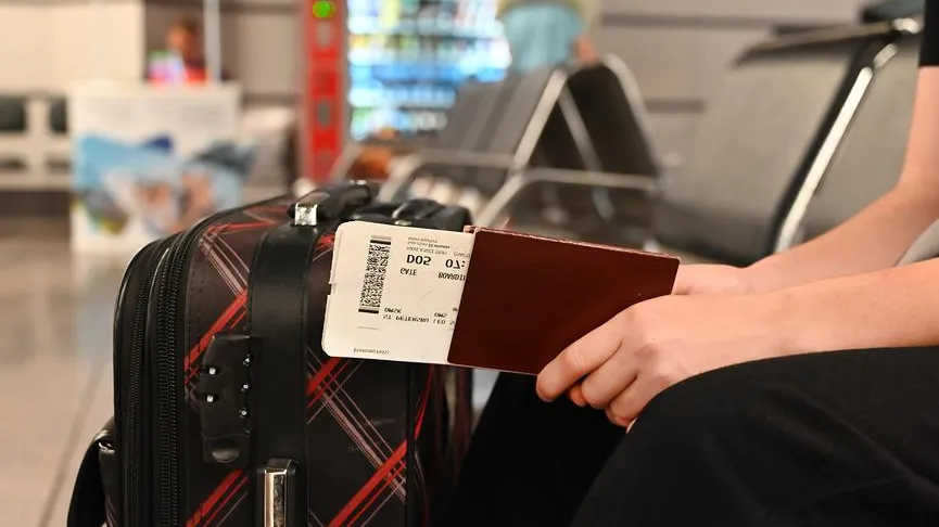 Вырывали из рук: туристы пожаловались на воровство посадочных документов в Дубае