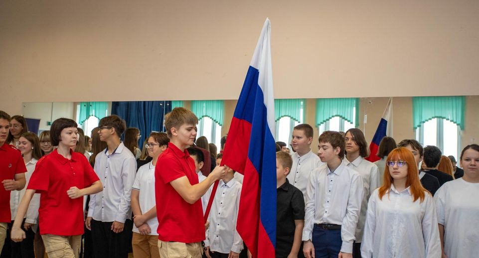 Во Фрязине открыли «Парту Героя» бойцу, который сейчас находится в зоне СВО