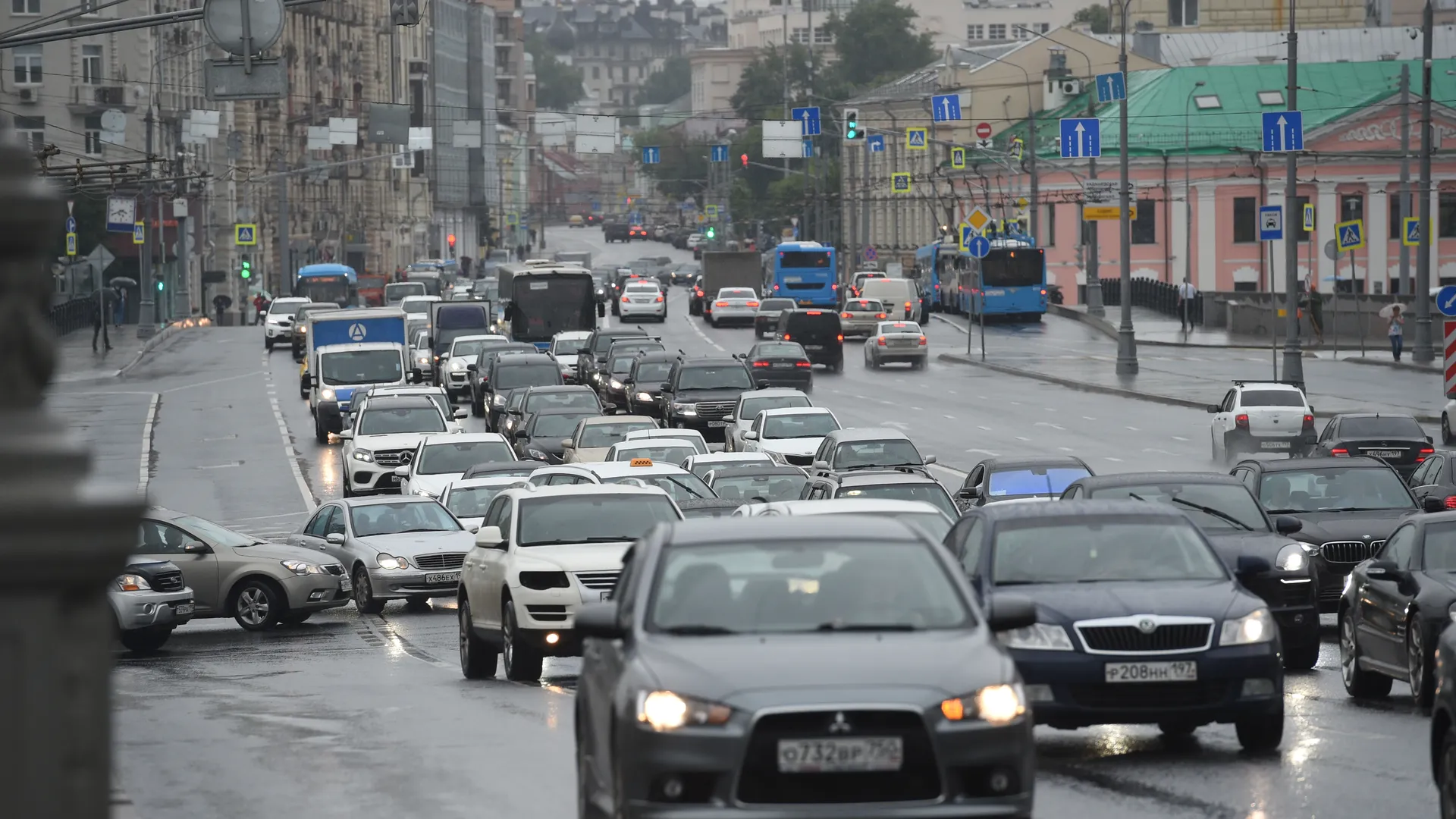 Россиянам назвали наиболее доступные автомобили