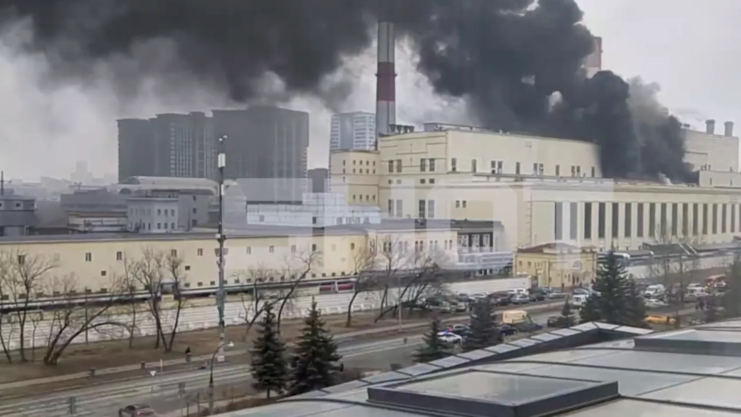 SHOT: пожарных не пускали на горящую ТЭЦ-16 в Москве