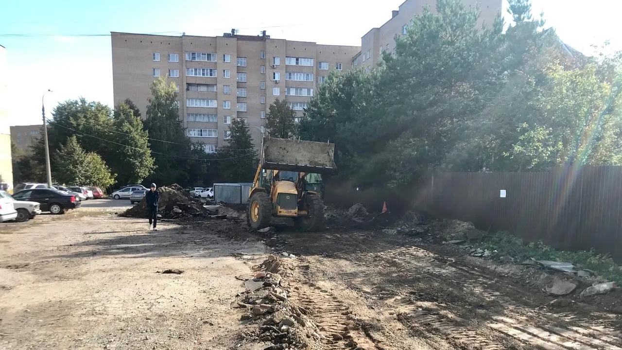 Парковочный карман начали обустраивать на Рощинской улице в Подольске