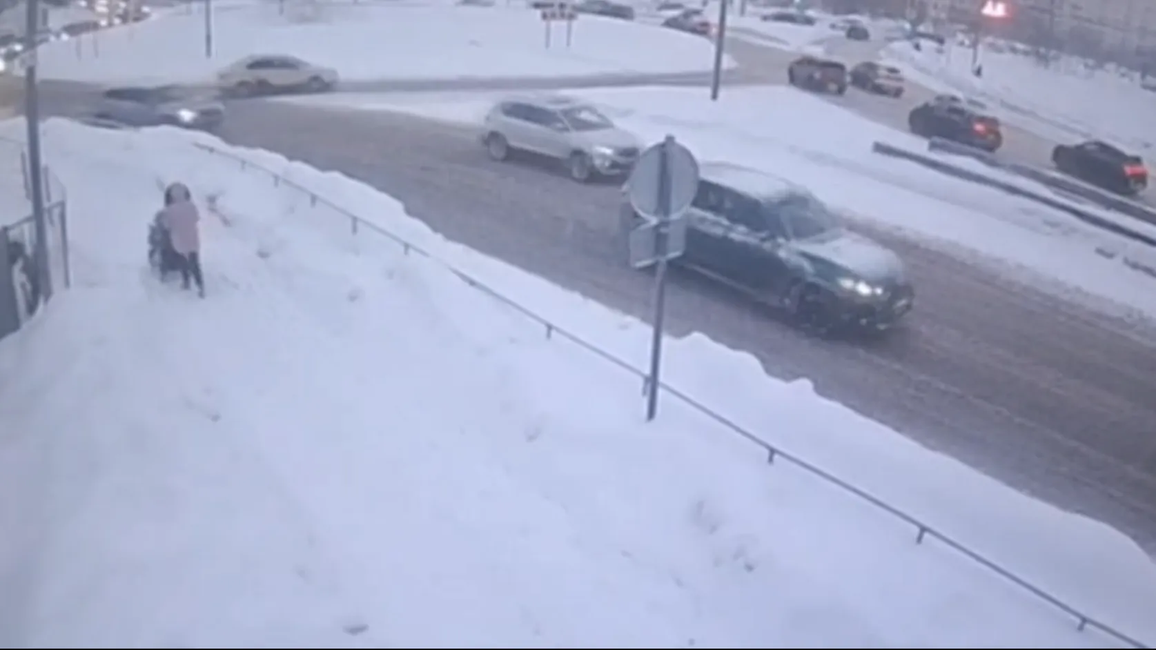 Загруженность дорог в Подмосковье утром 13 февраля составила 4 балла