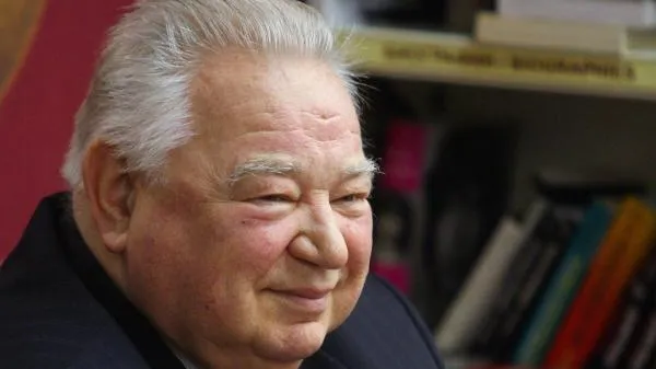 Мемориальную доску космонавту Георгию Гречко открыли в Москве