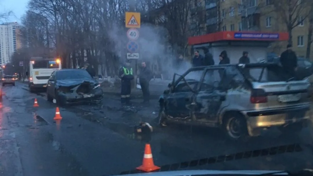Автомобиль сгорел в результате ДТП в Королеве