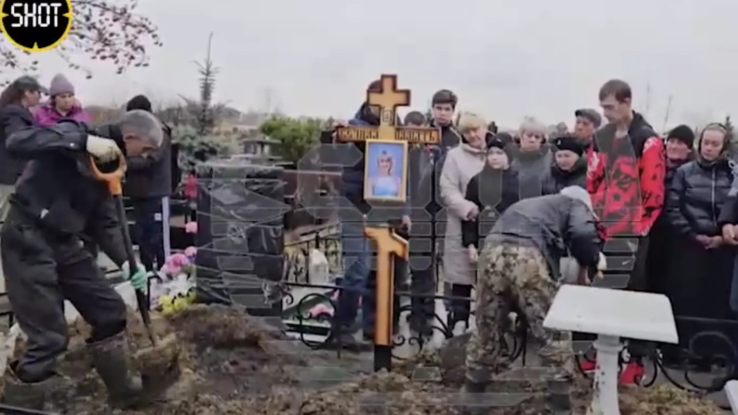 В Коркино похоронили зарезанную цыганским подростком 40-летнюю таксистку