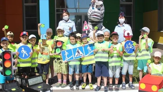 Юным жителям Люберец напомнили правила безопасного перехода проезжей части