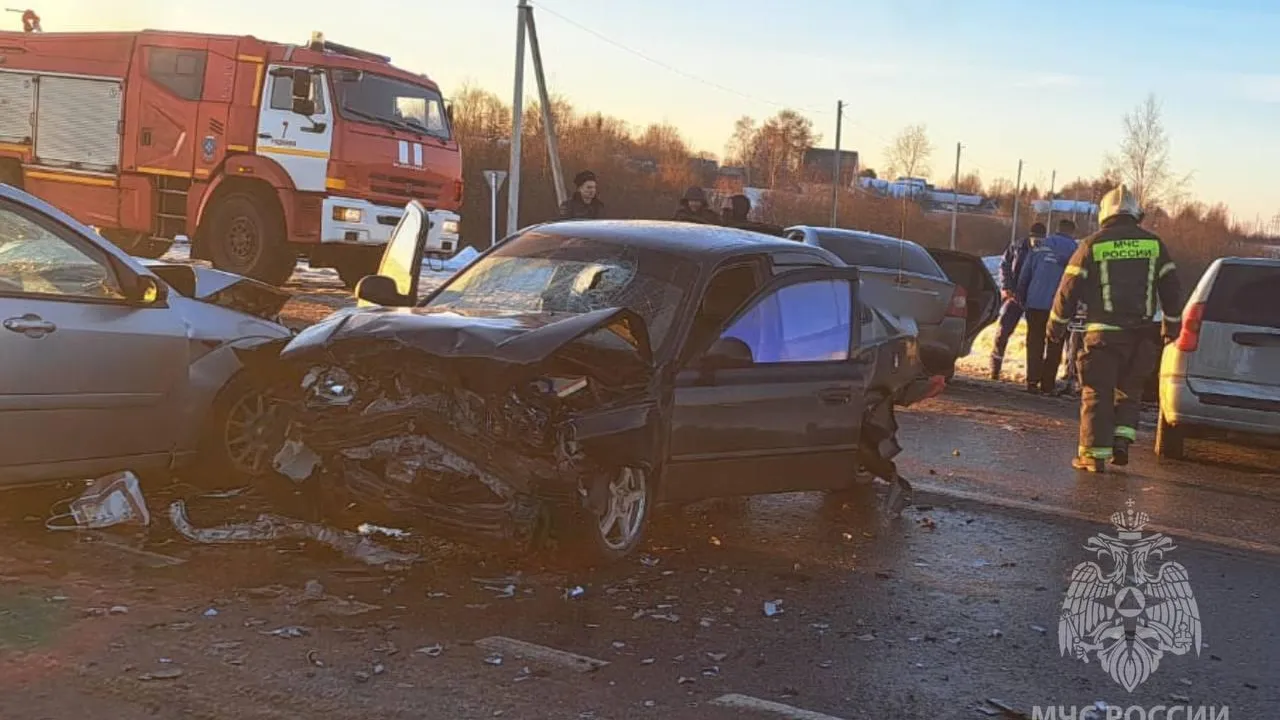 МЧС: в Ивановской области в ДТП пострадали 13 человек, из них трое дети
