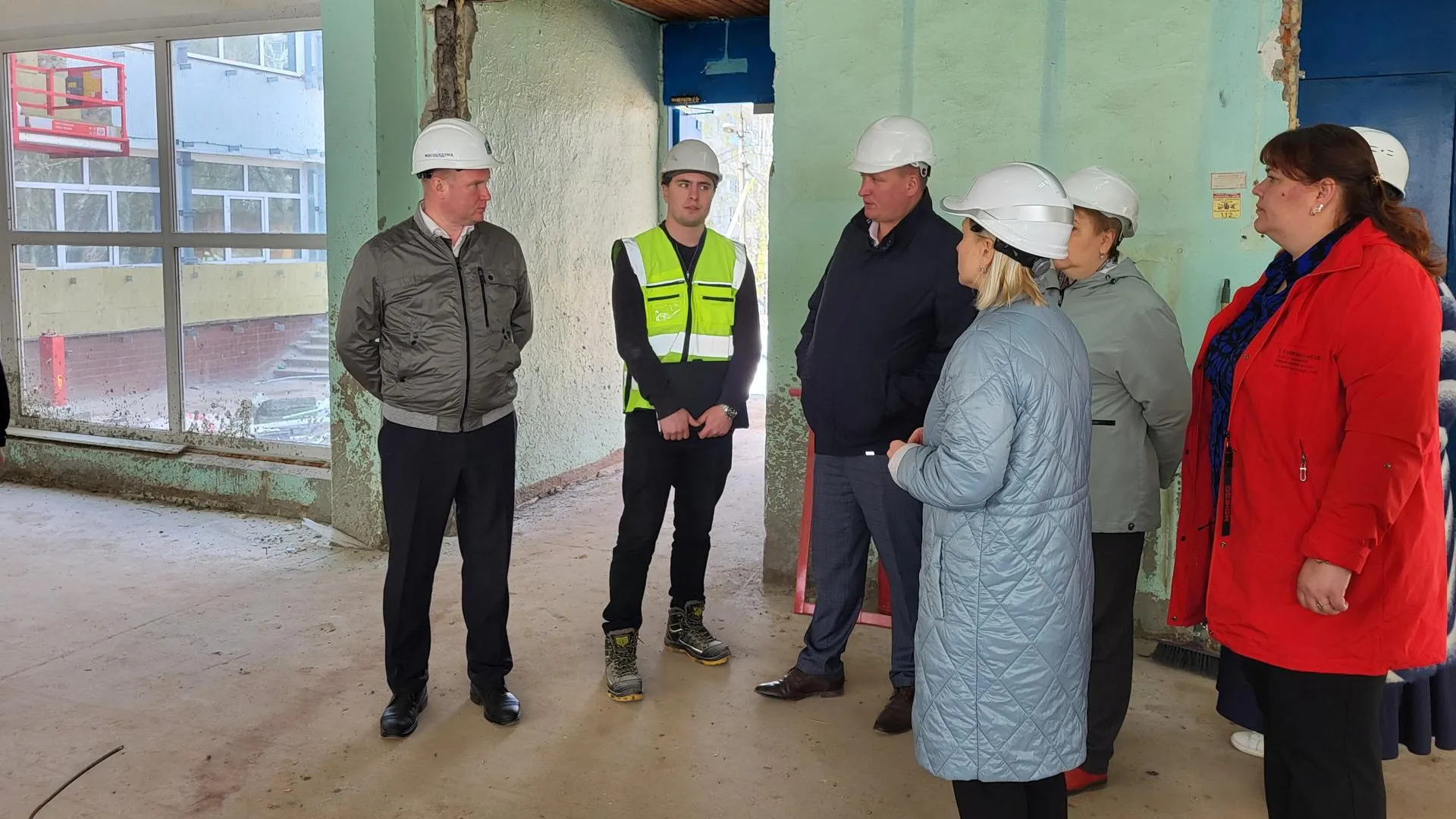 В Луховицах проводят капремонт школы в рамках Народной программы «Единой России»