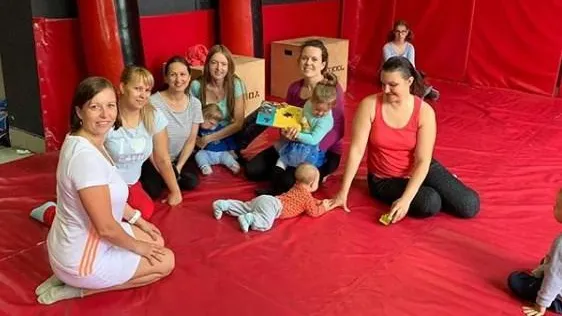 Призер Олимпийских игр по лыжным гонкам провела зарядку для мам в Дзержинском