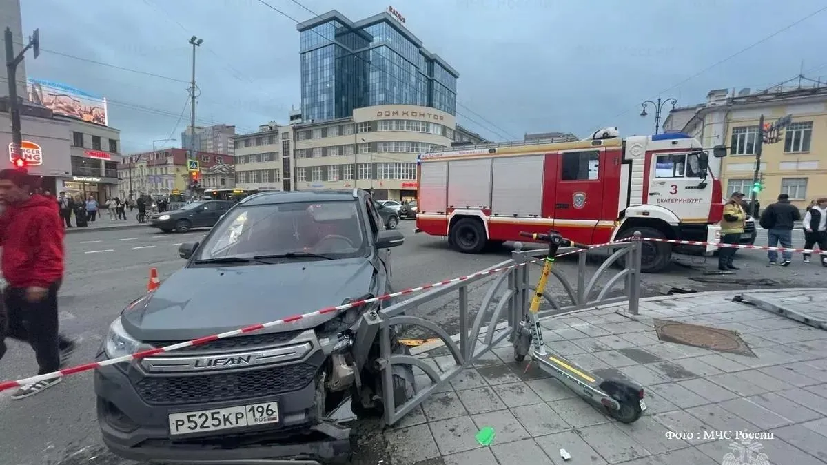 До 5 выросло число пострадавших после наезда автобуса на толпу в Екатеринбурге