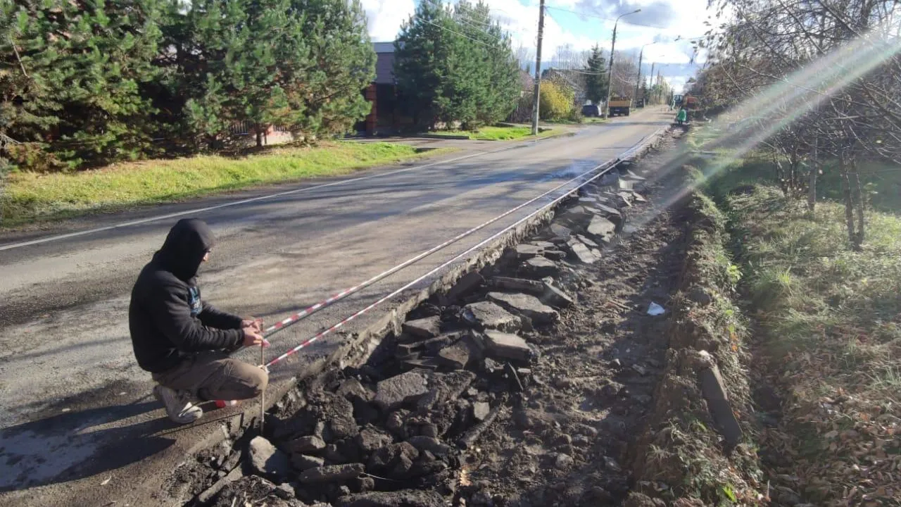 В Подольске до 10 ноября завершат строительство тротуара на улице Рожкова