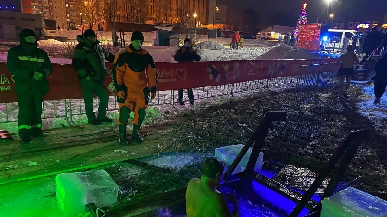 Спасатели поздравили жителей и гостей Подмосковья с праздником Крещения Господня