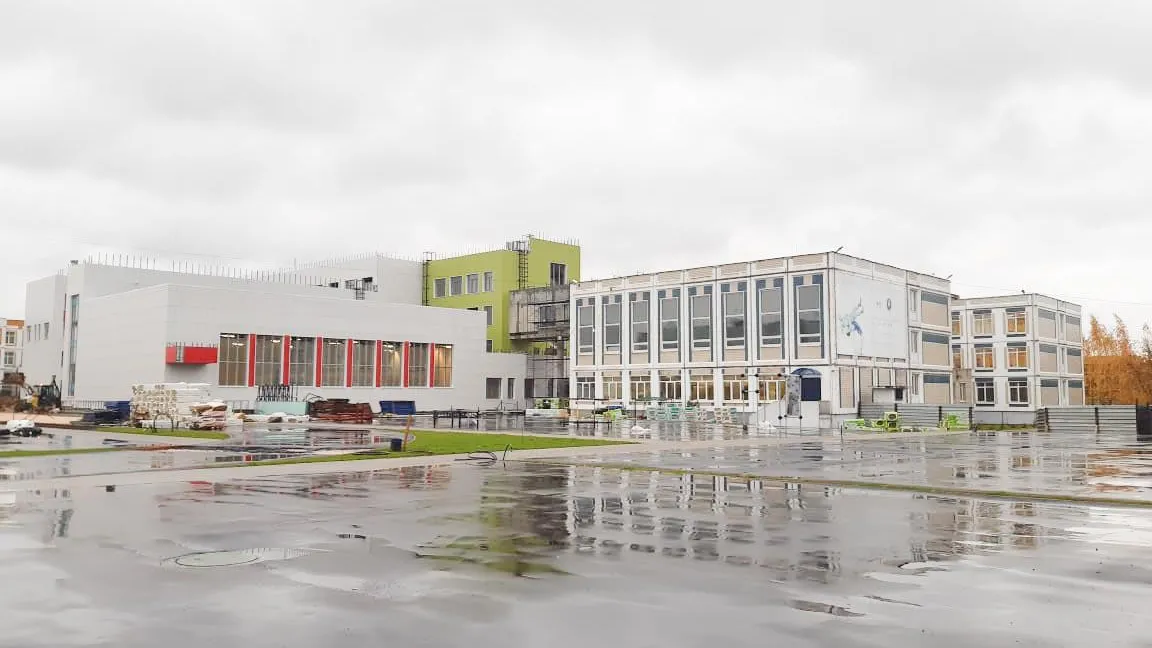 Возведение пристройки к школе в деревне Марусино Люберец идет в графике