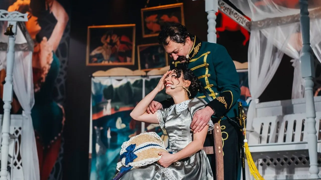 В округе Пушкинский прошел спектакль «Сватовство гусара или Петербургский ростовщик»