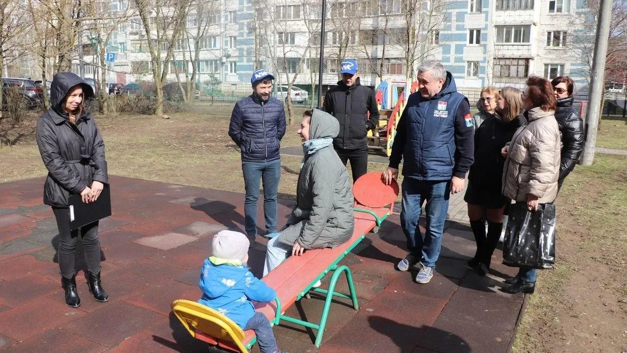 Депутаты Мытищ обсудили благоустройство с жителями улицы Станционной