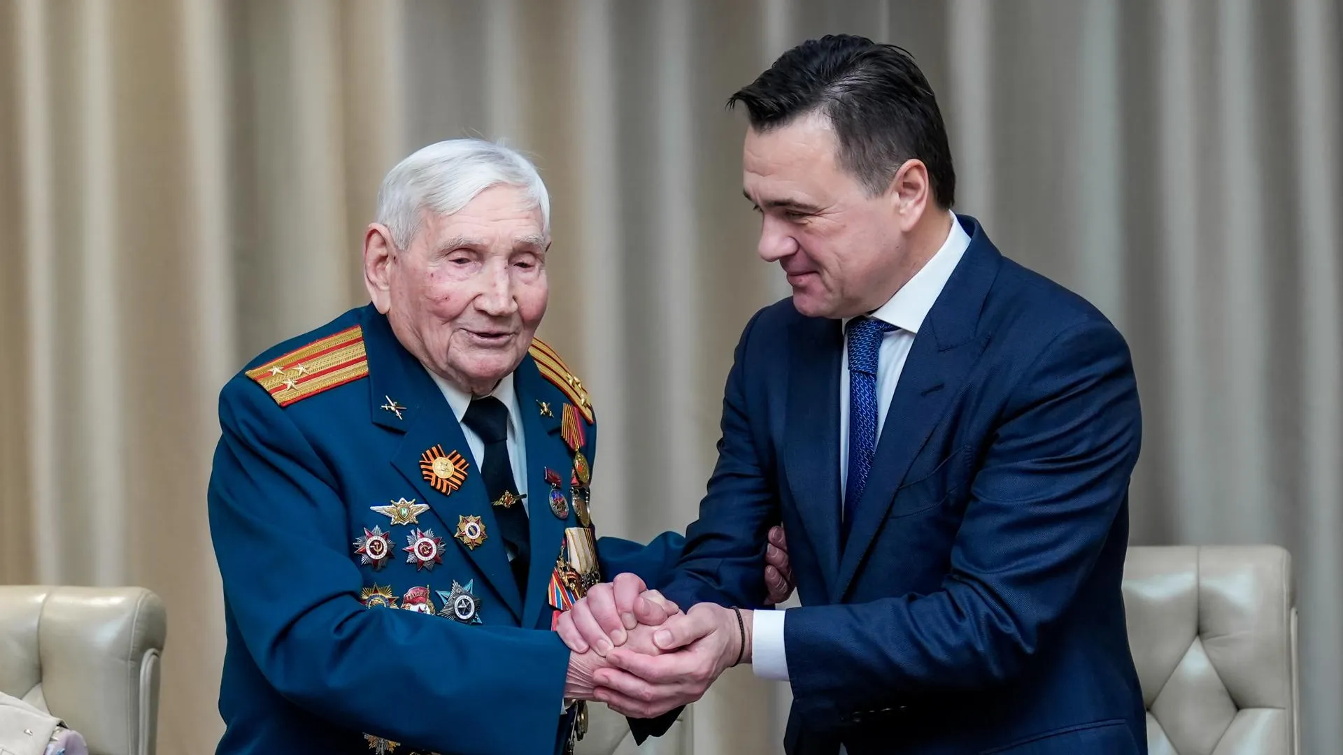 Андрей Воробьев вручил юбилейные медали ветеранам ВОВ