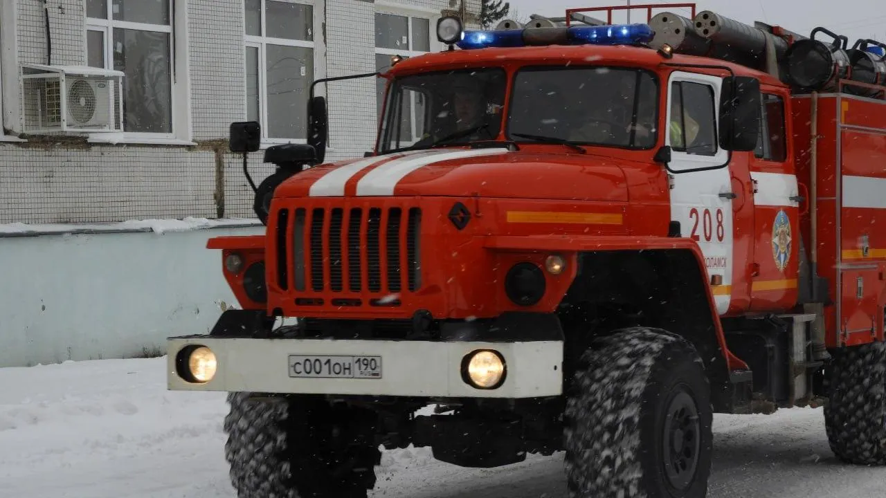 Огнеборцы спасли мужчину в ходе тушения пожара в Волоколамском округе