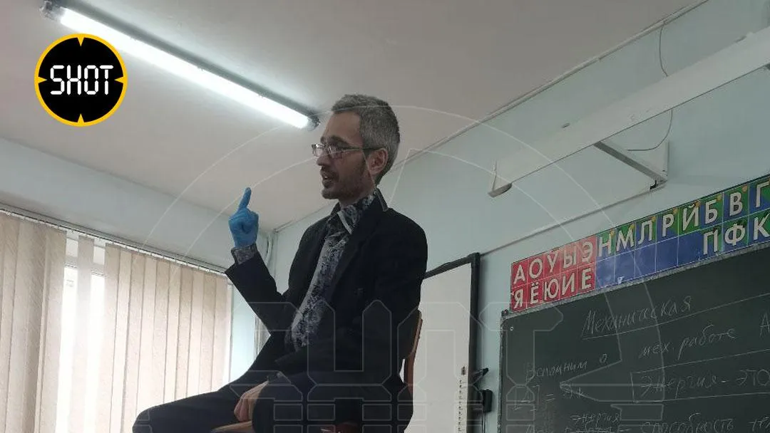 Ходил по партам и гавкал: физик-квадробер преподавал в красноярской школе