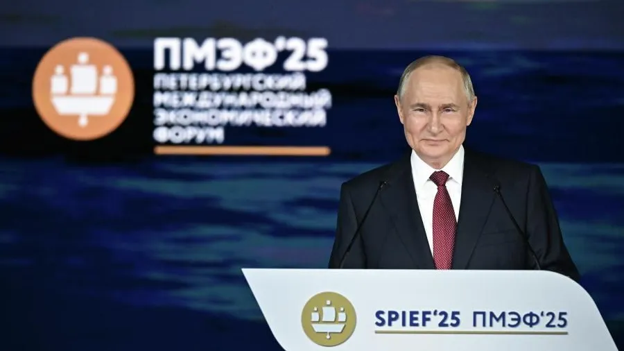 «Надо чем-то закусить»: Путин отреагировал шуткой на поставку водки в ЮАР