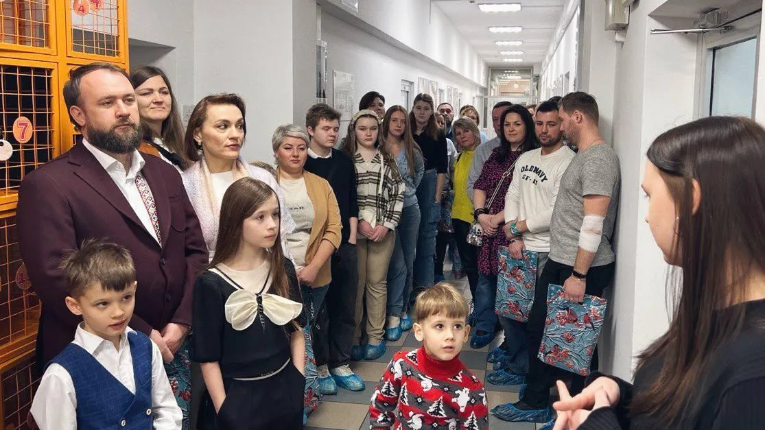 Центр крови Подмосковья вручил подарки героям книги «Родные люди, Родная кровь»