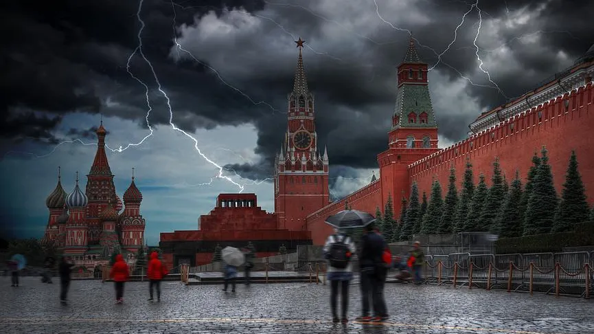 Синоптик Леус: через центр Москвы проходит мощный грозовой очаг