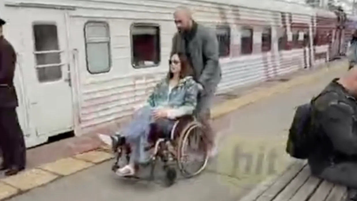 Ирина Безрукова сильно повредила ногу и ездит в инвалидном кресле