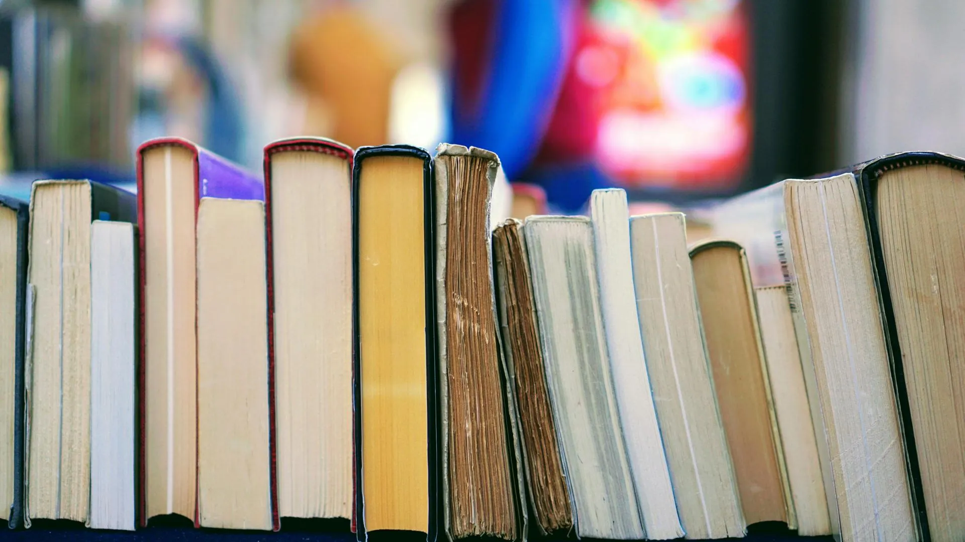 Показан фирменный стиль главного книжного события года в Петербурге